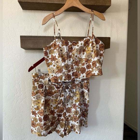 C&C California|Brown Floral linen matching set in Spaghetti Strap Top & Shorts• - Picture 1 of 14